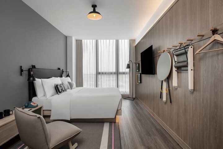Room 17 of 36