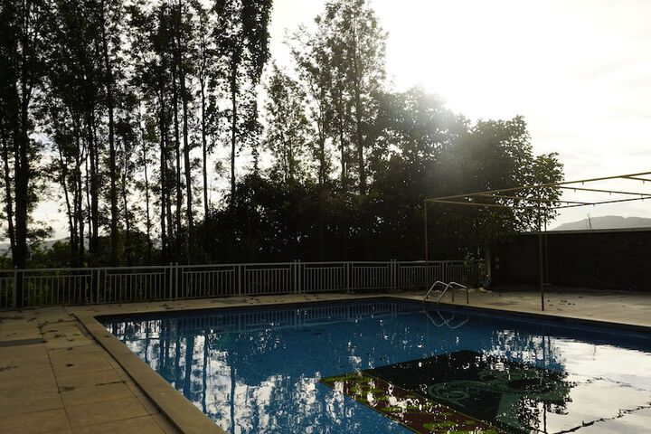Pool 51 of 76