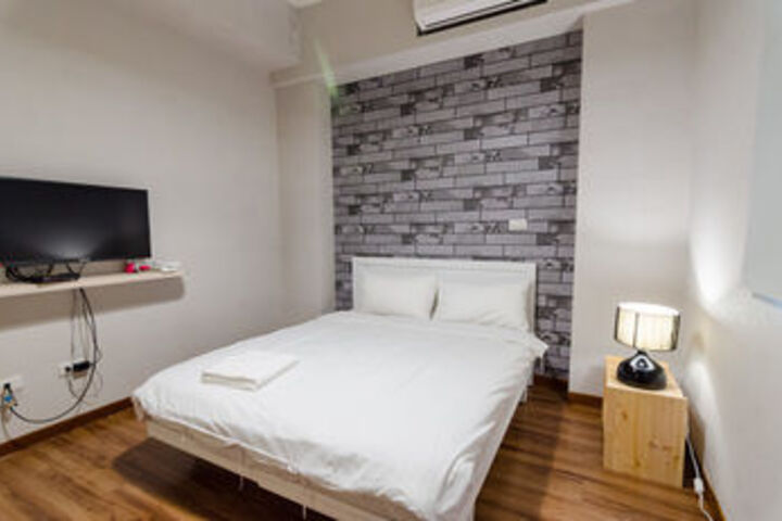 Room 9 of 14