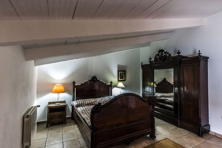 Room 4 of 38