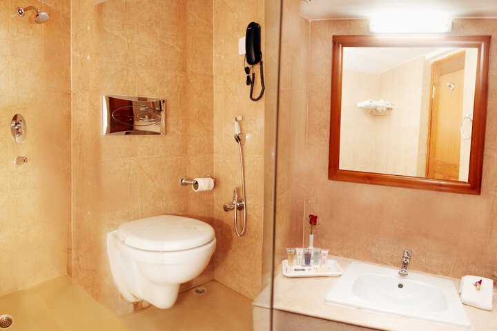 Room 16 of 30