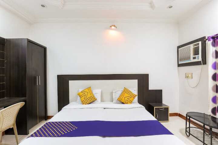 Room 4 of 11