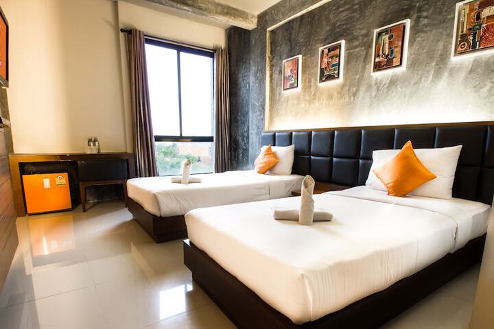 Room 10 of 16