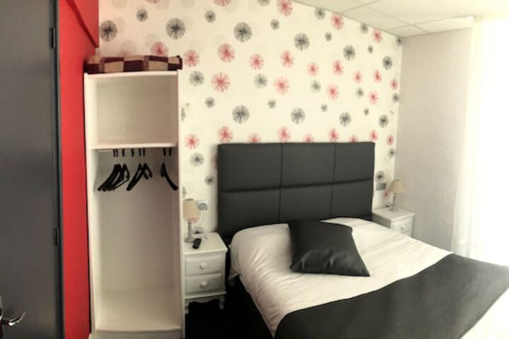 Room 13 of 37