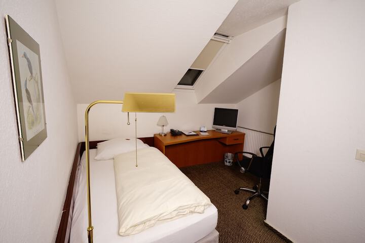 Room 6 of 50