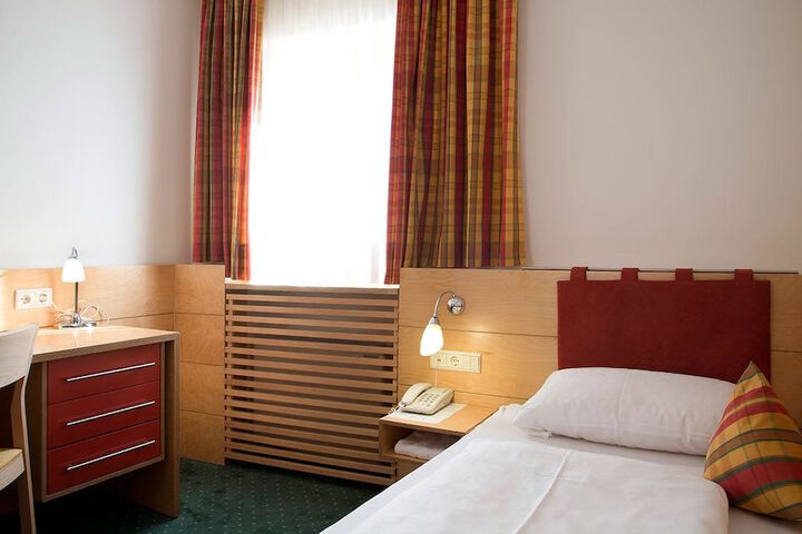 Room 4 of 54