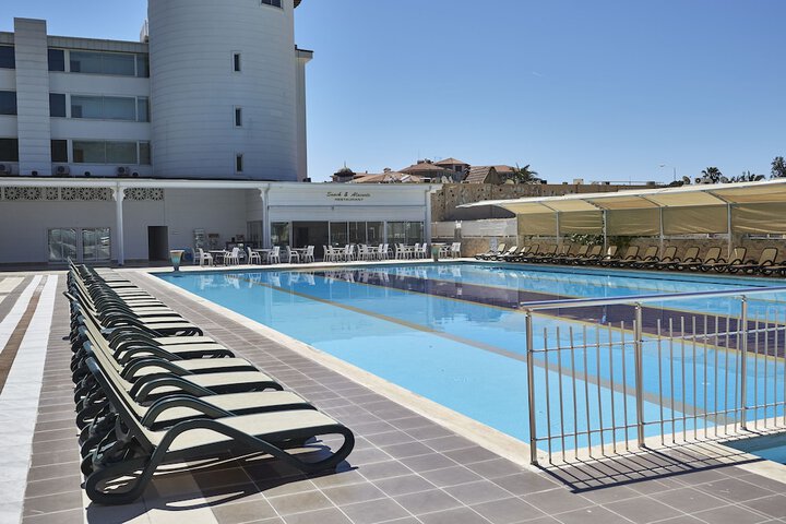 Pool 17 of 39