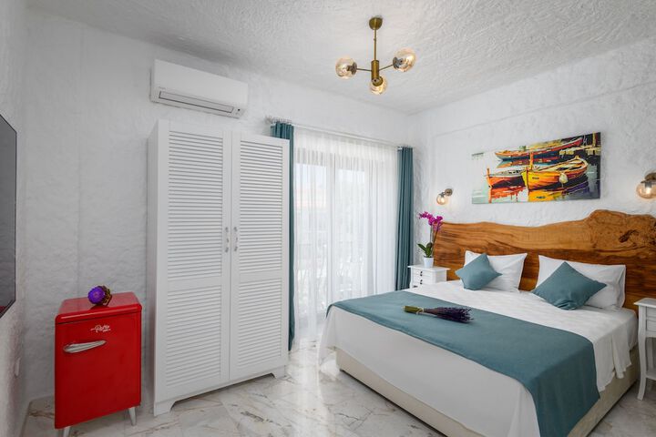 Room 2 of 25