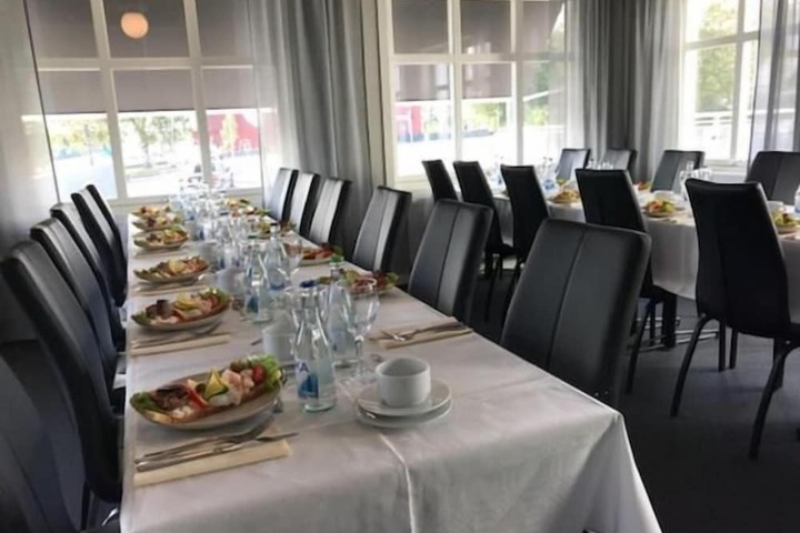 Dining 40 of 45
