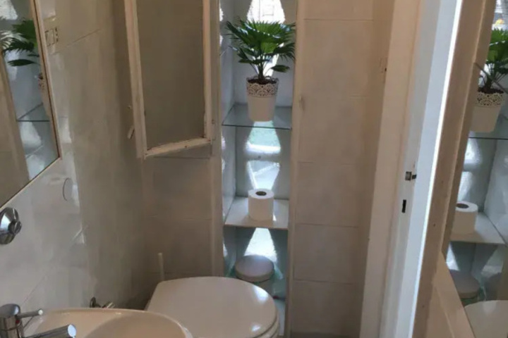 Room 8 of 13