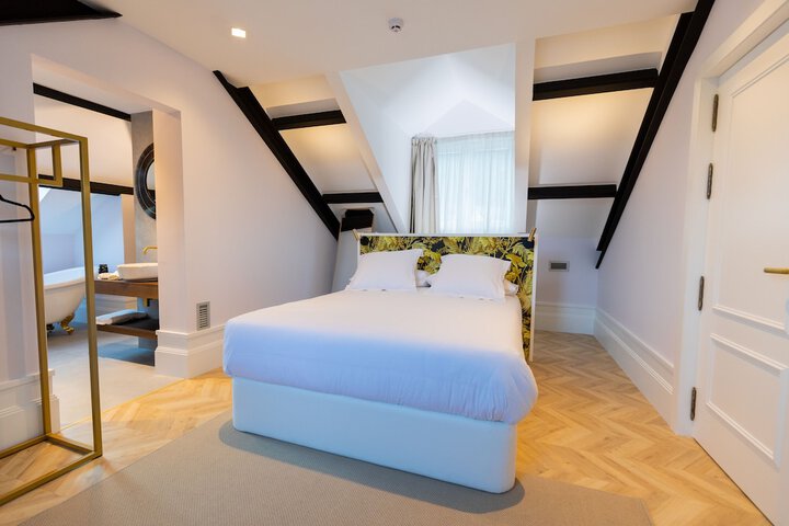Room 27 of 72