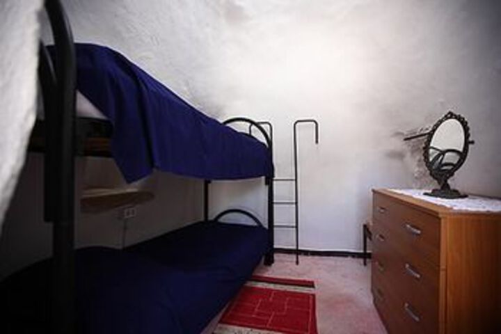 Room 9 of 12