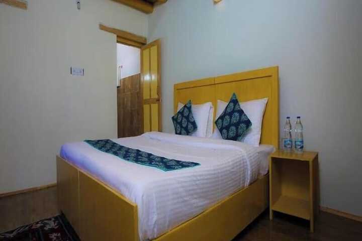 Room 2 of 17