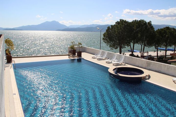 Hotel Pool