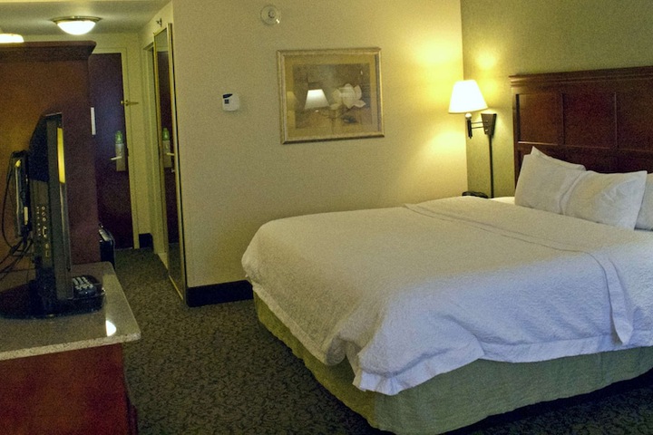 1 King Bed (2 of 13)