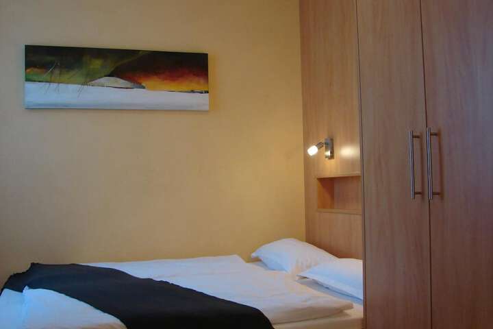 Room 7 of 28