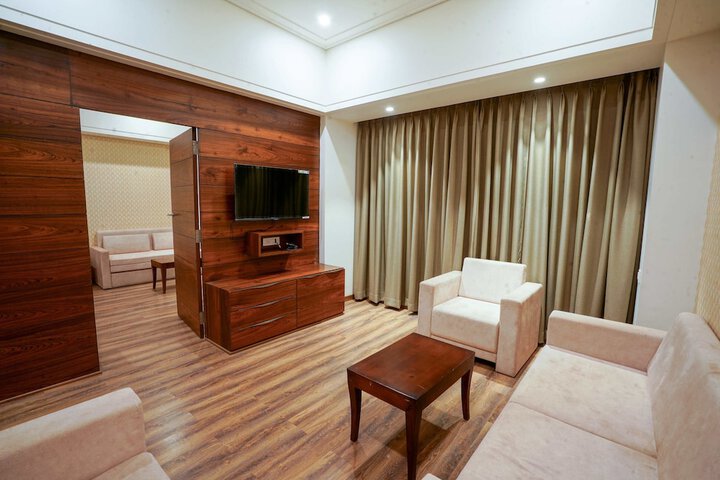 Room 12 of 25