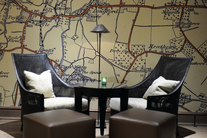Lounge 30 of 39