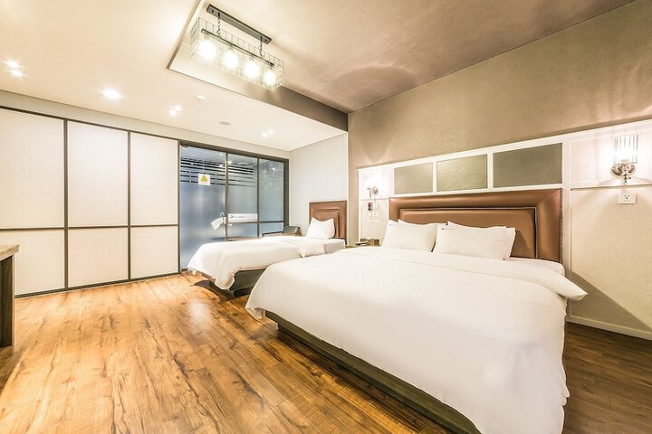 Room 15 of 49