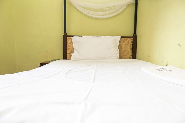 Room 16 of 18