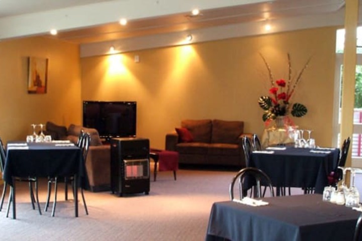 Lounge 19 of 28