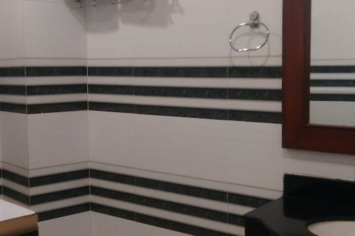 Room 11 of 32