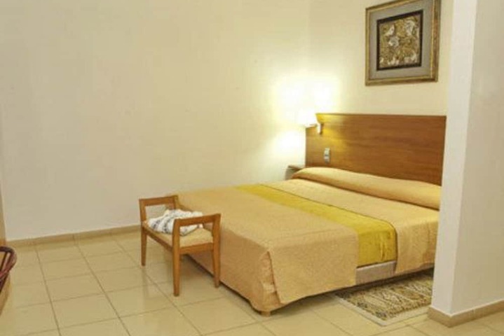 Room 4 of 32