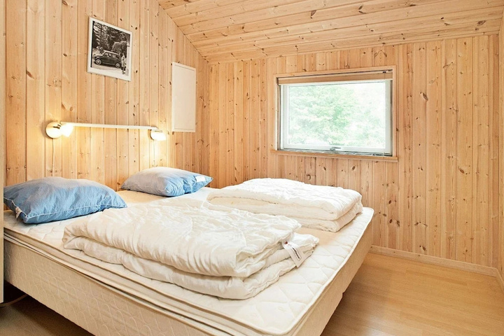 Room 4 of 18