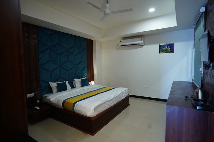 Room 5 of 15