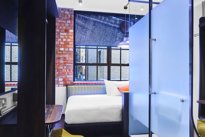 Room 3 of 44