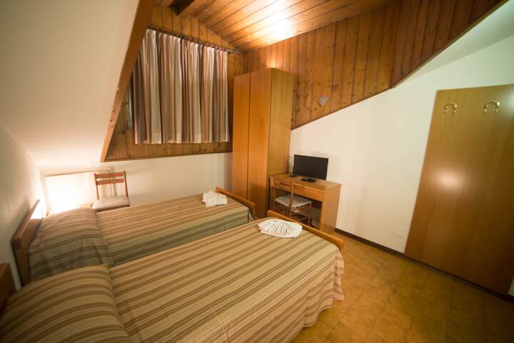Room 12 of 54