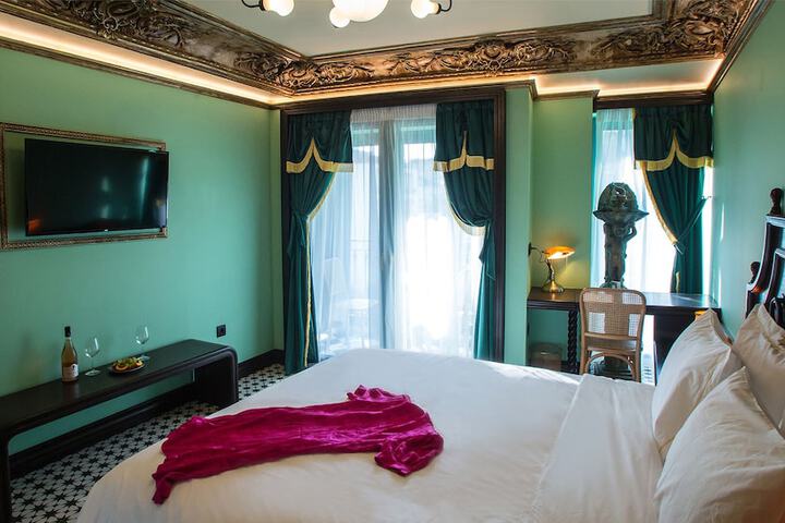 Room 9 of 53