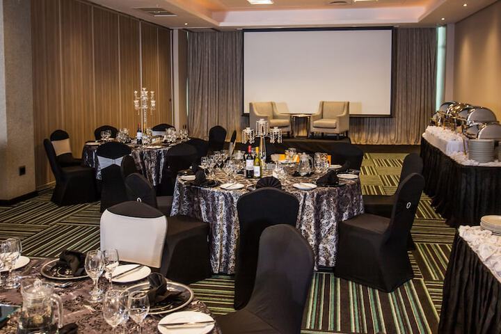 Ballroom/Hall 86 of 113