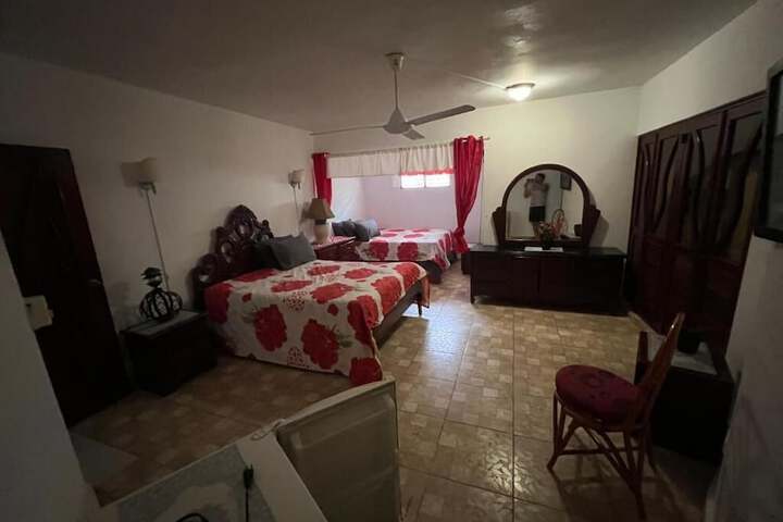 Room 4 of 132