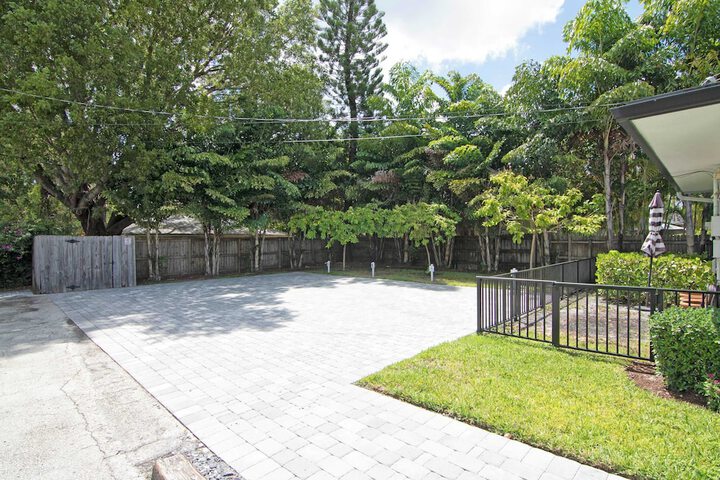 Property Grounds 17 of 23