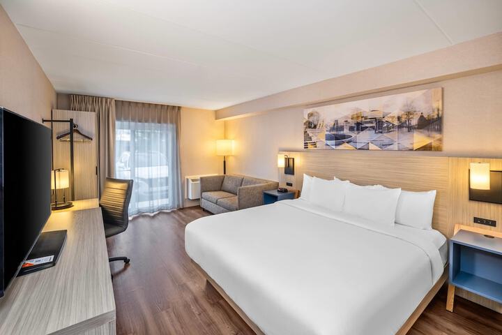 Room 9 of 38