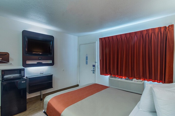 Room 15 of 49