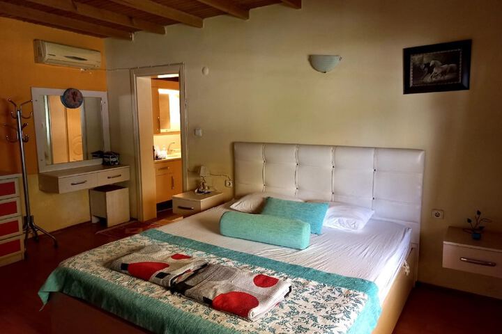 Room 2 of 16
