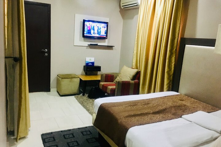 Room 4 of 37