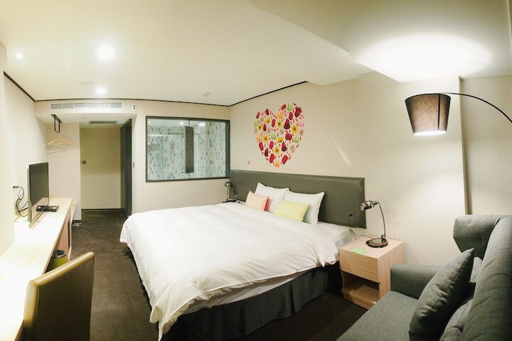 Room 8 of 92