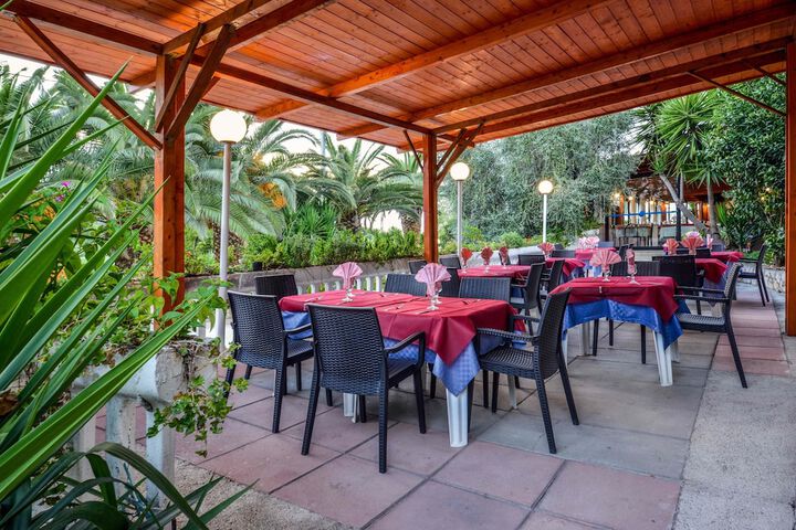 Dining Photos