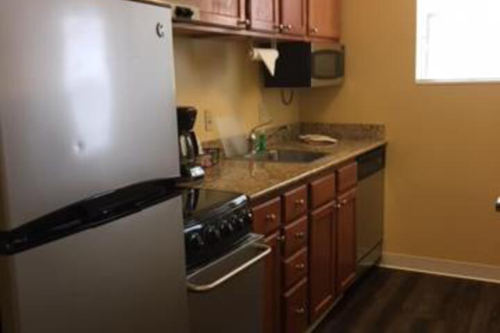 1 Queen Bed Mobility Accessible Hearing Impaired Studio Suite (6 of 23)