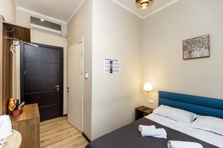 Room 22 of 106