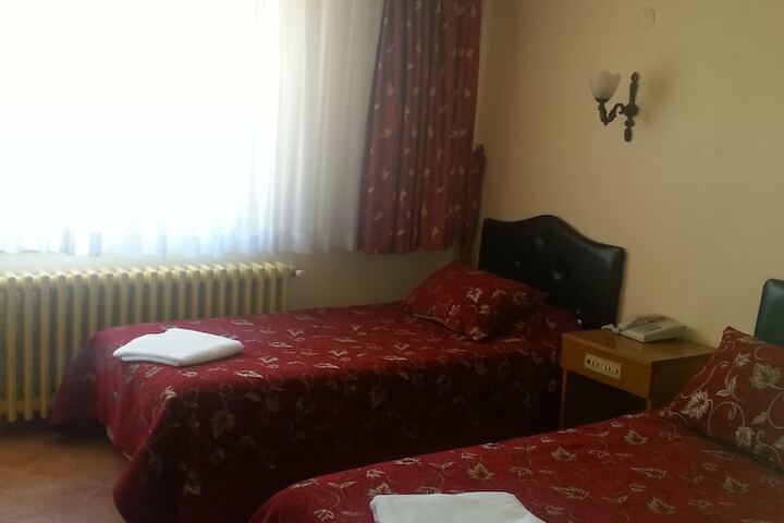 Room 6 of 18