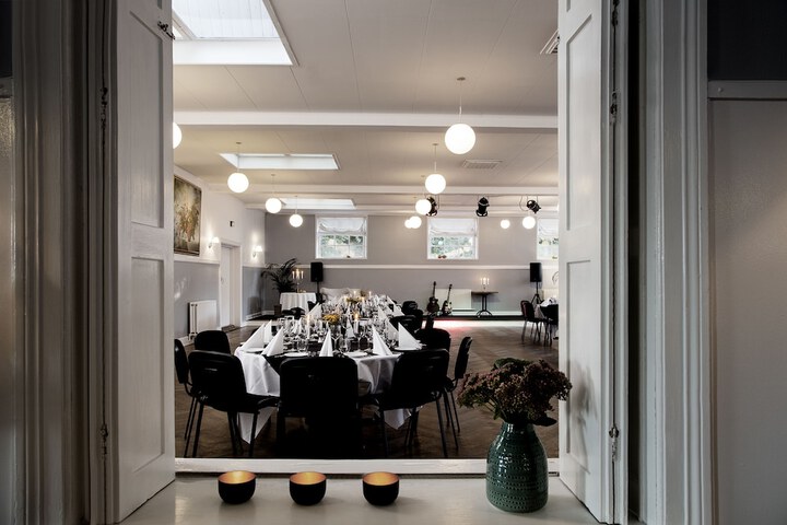 Dining 10 of 15