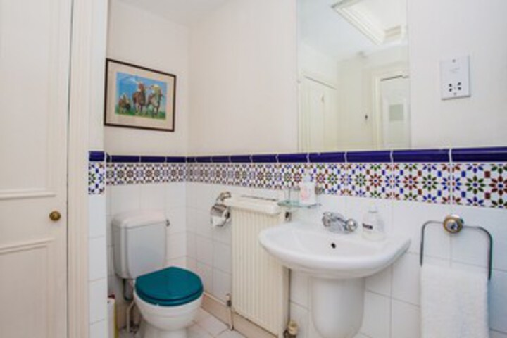 Room 4 of 27