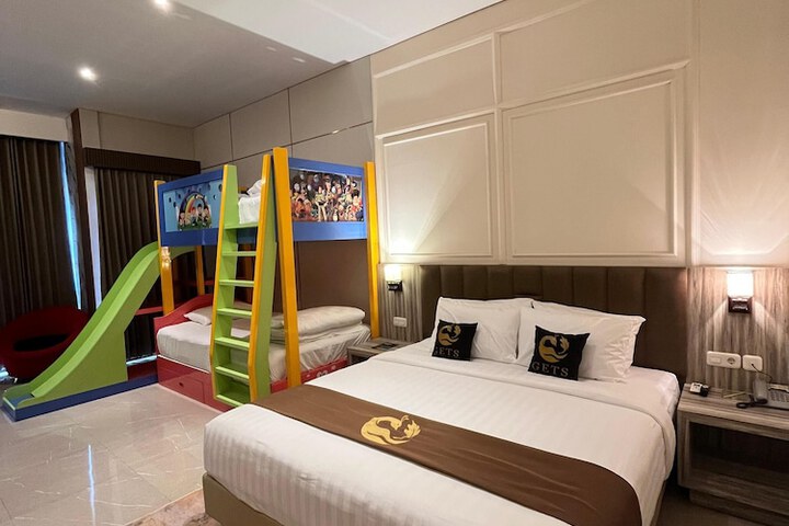 Room 15 of 37