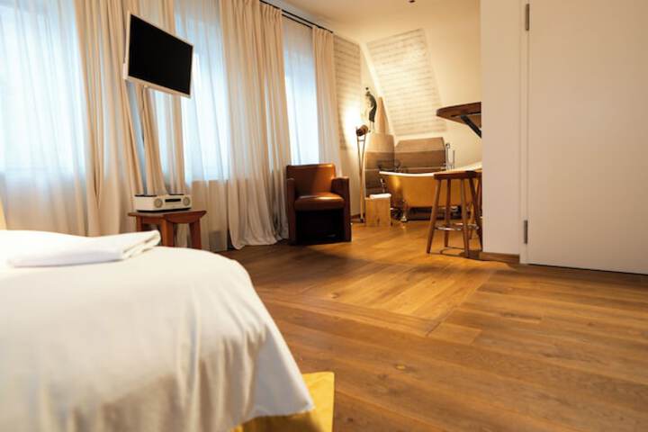 Room 50 of 95
