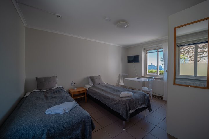 Room 8 of 34