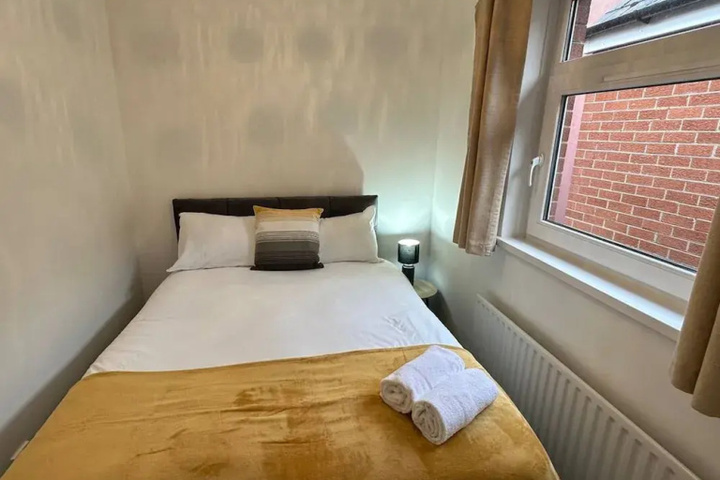 2br Stylish Ormeau Road House
